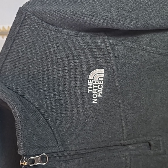 The North Face Charcoal Pullover Size Med - Picture 2 of 4